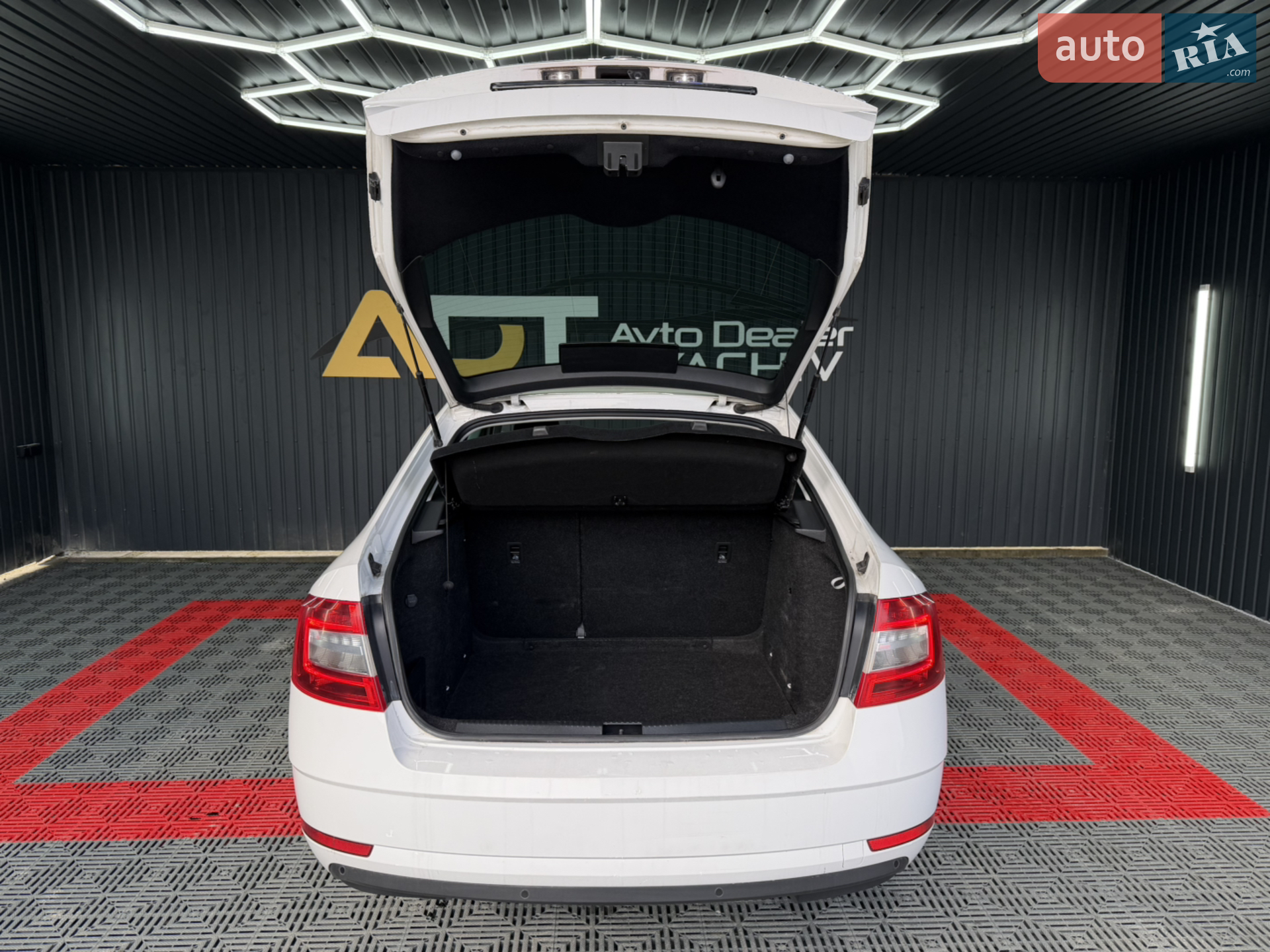 2019 Skoda Octavia - мініатюра 47