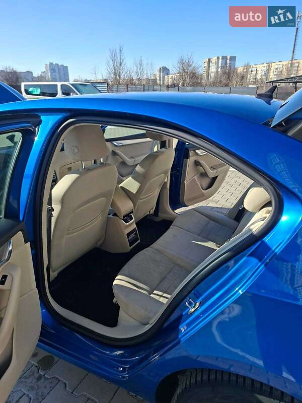 Лифтбек Skoda Octavia 2015 в Одессе