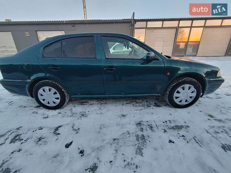 Лифтбек Skoda Octavia 1999 в Шептицькому