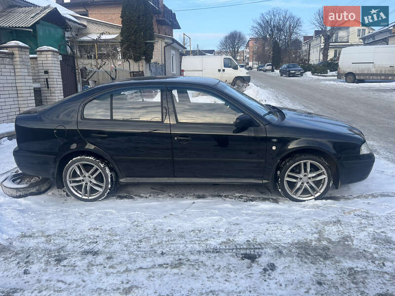 Лифтбек Skoda Octavia 2004 в Умани