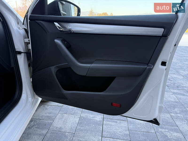 Лифтбек Skoda Octavia 2016 в Иршаве