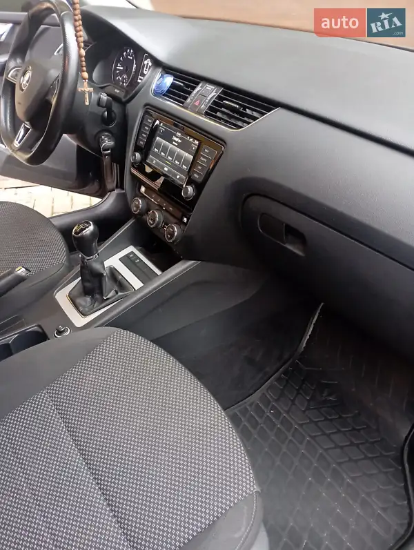 Skoda Octavia 2016 VIN TMBJG7NE9H0061422 фото оголошення 12 з 56