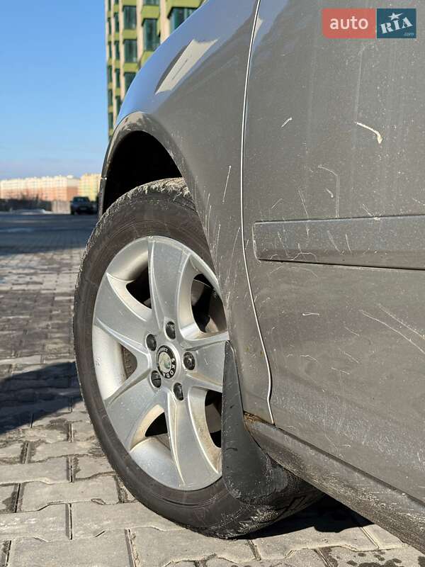 Универсал Skoda Octavia 2010 в Софиевской Борщаговке