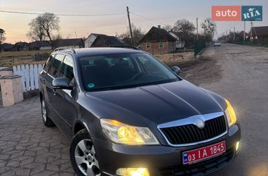 Универсал Skoda Octavia 2010 в Маневичах