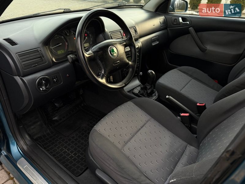 Лифтбек Skoda Octavia 2003 в Черновцах