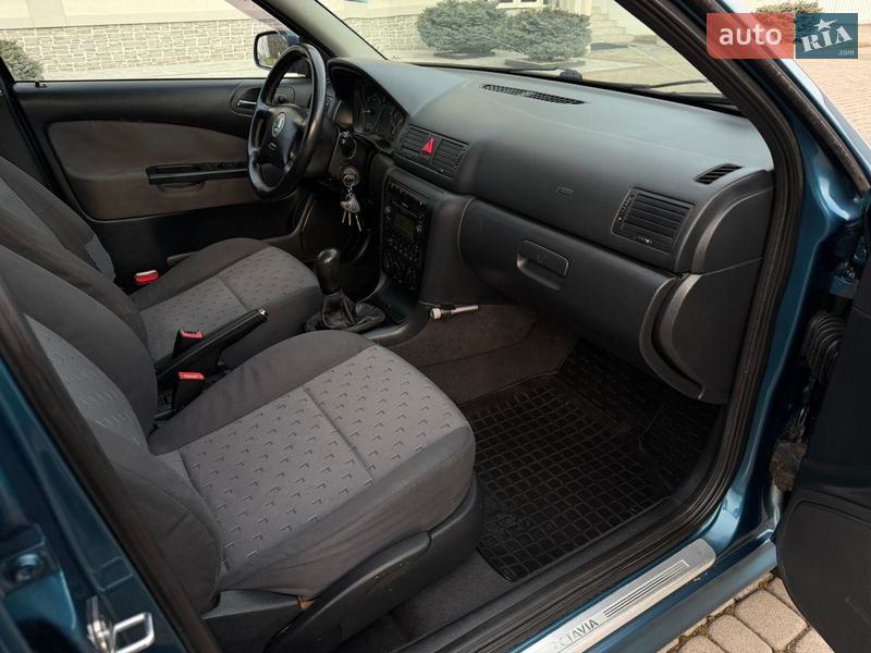 Лифтбек Skoda Octavia 2003 в Черновцах