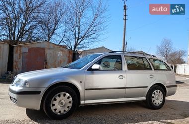 Універсал Skoda Octavia 2009 в Чернівцях