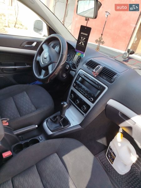 Универсал Skoda Octavia 2010 в Дунаевцах