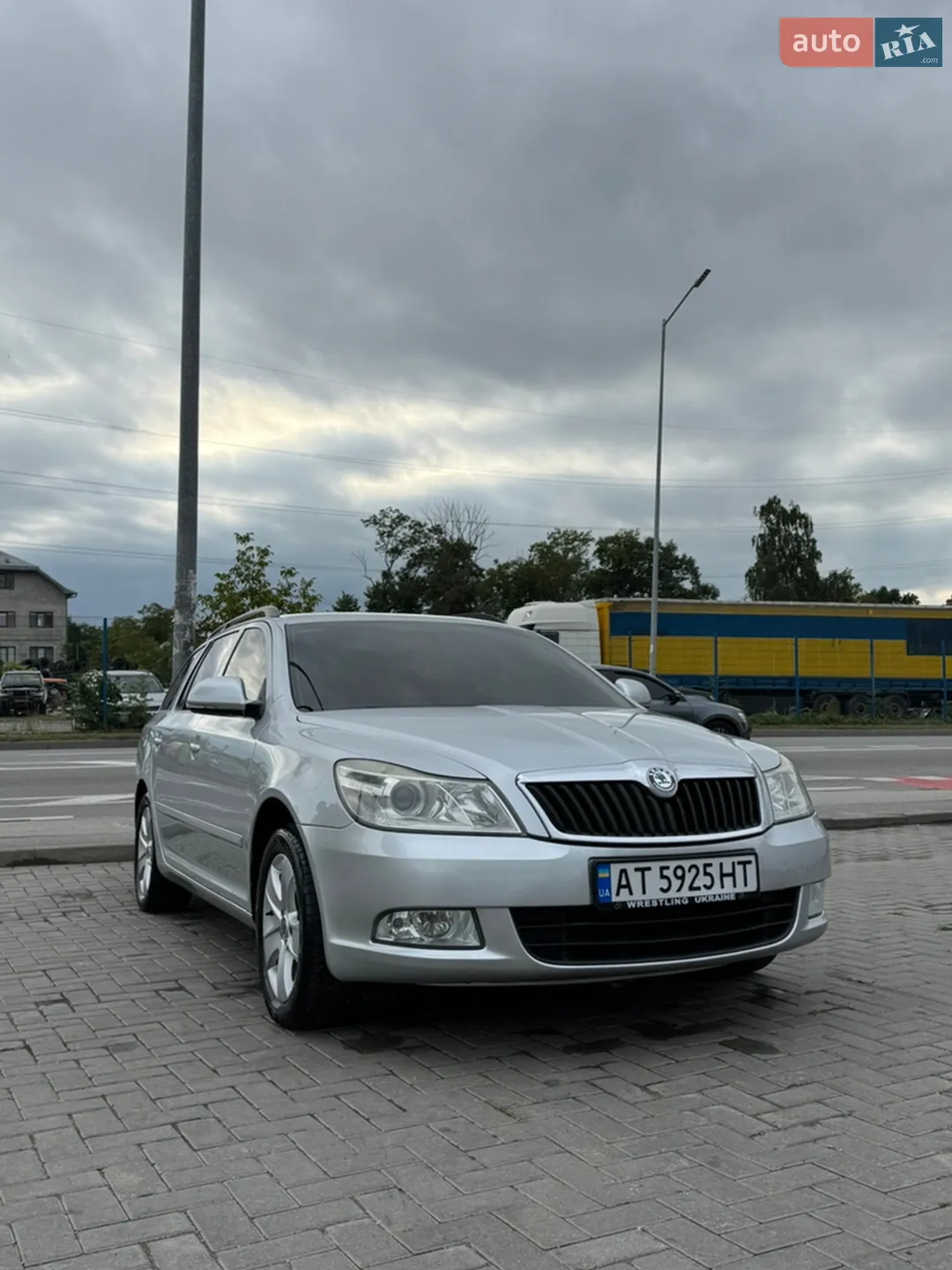 2010 Skoda Octavia - мініатюра 2