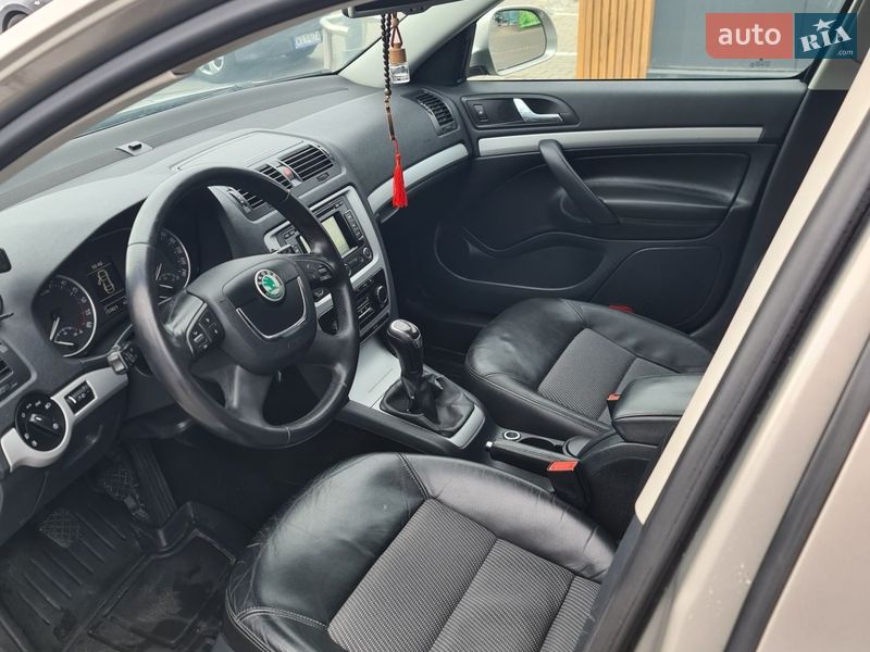 Универсал Skoda Octavia 2012 в Остроге