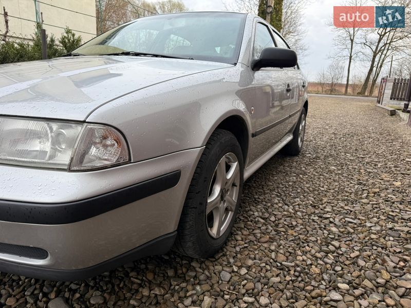 Лифтбек Skoda Octavia 2002 в Львове