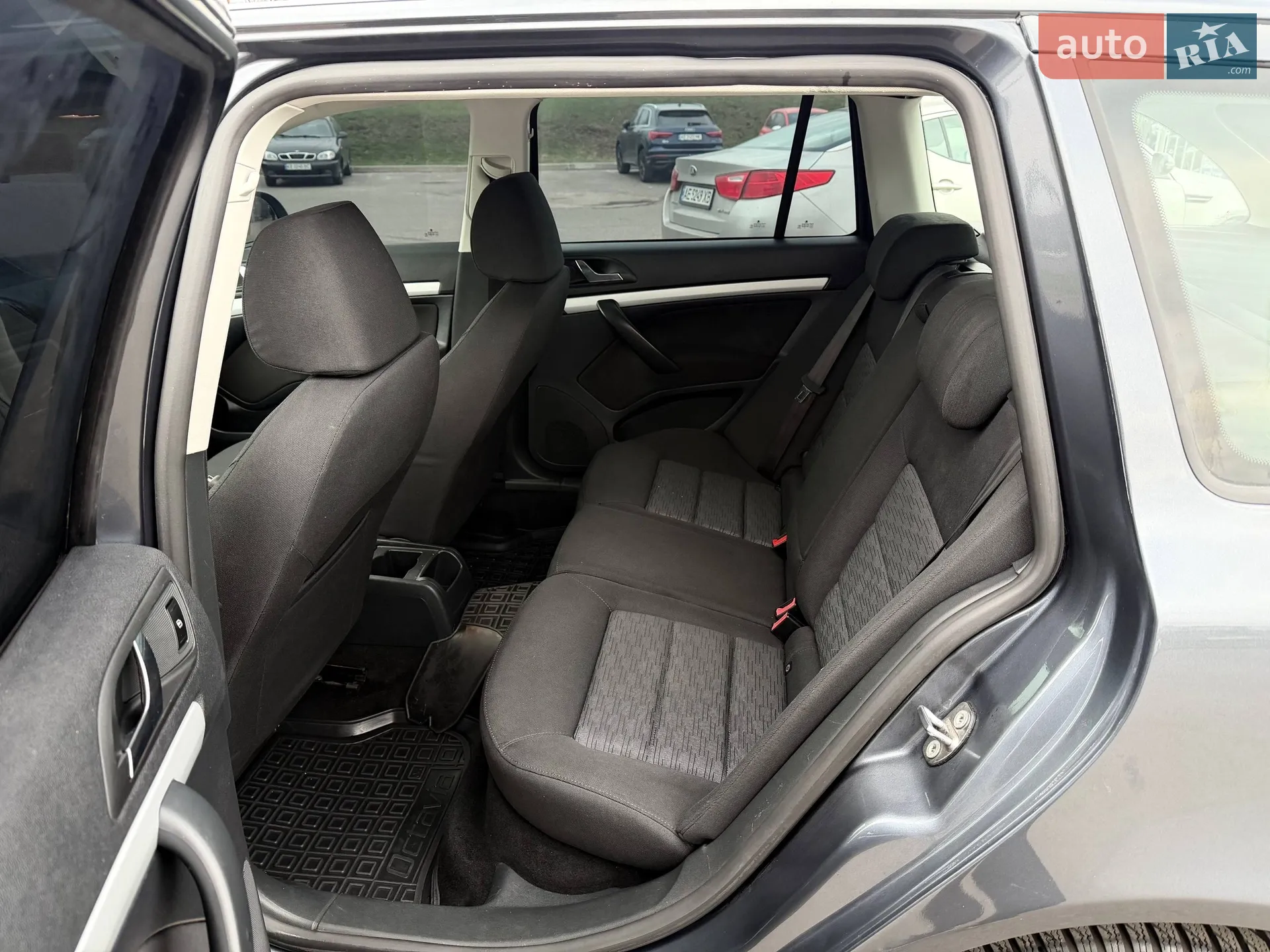 2010 Skoda Octavia - мініатюра 29