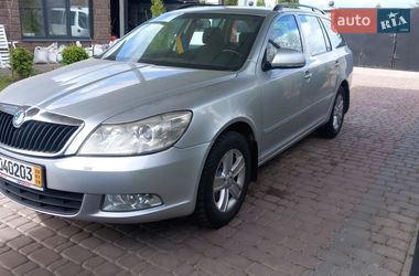 Универсал Skoda Octavia 2012 в Остроге