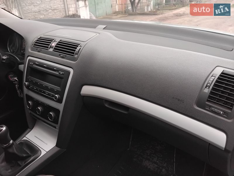 Універсал Skoda Octavia 2010 в Первомайську