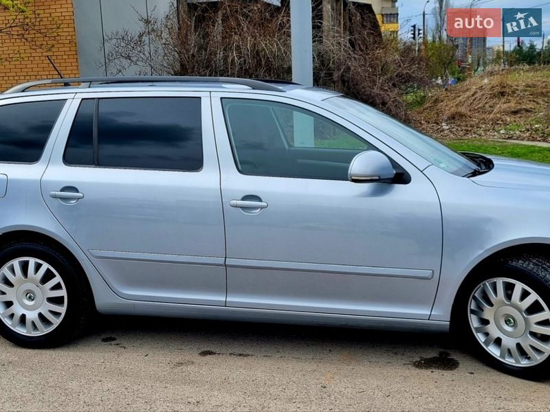 Універсал Skoda Octavia 2009 в Дніпрі