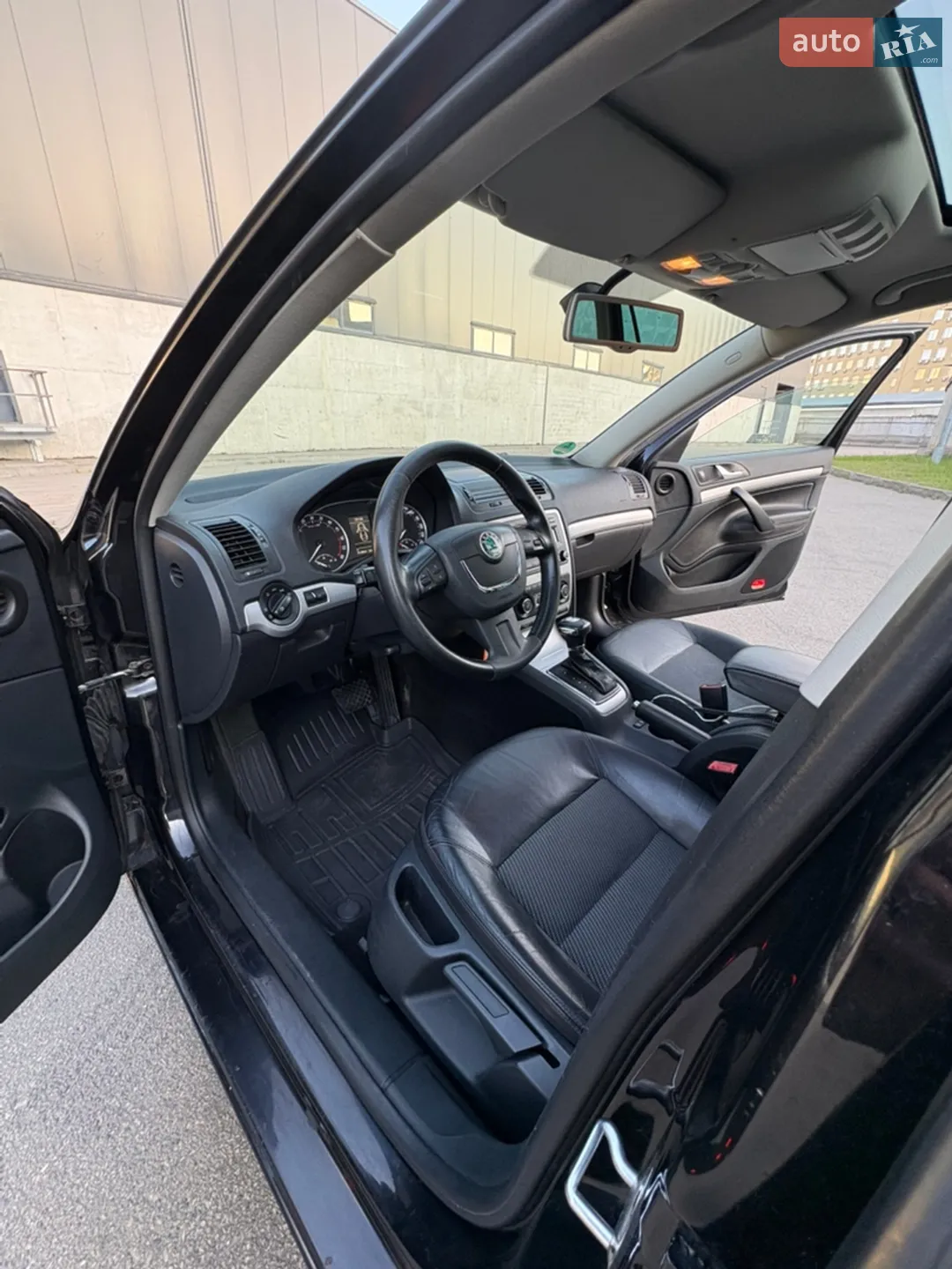 2010 Skoda Octavia - мініатюра 10