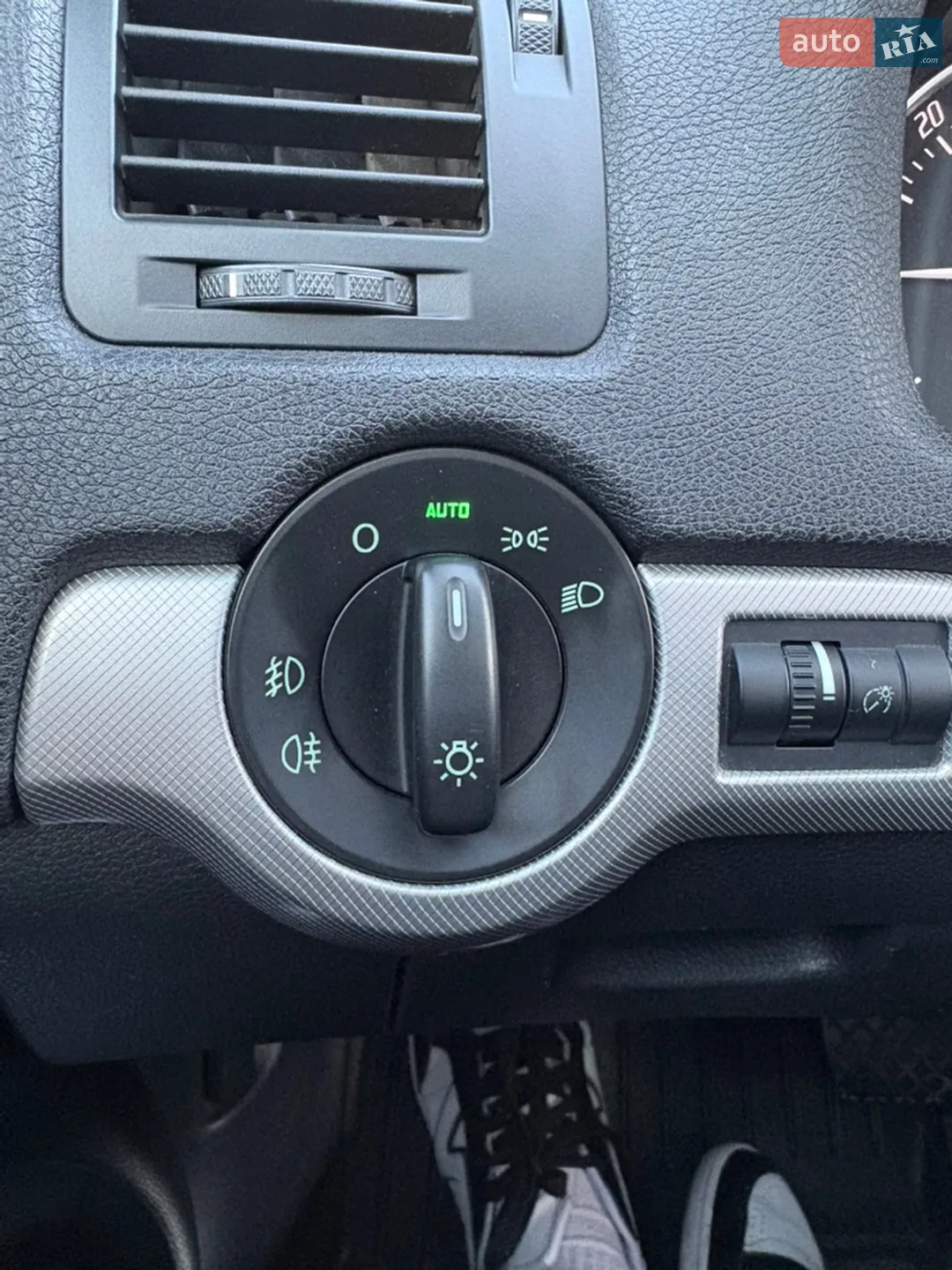 2010 Skoda Octavia - мініатюра 23