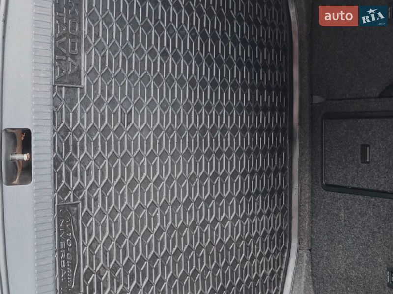 Універсал Skoda Octavia 2014 в Ромнах