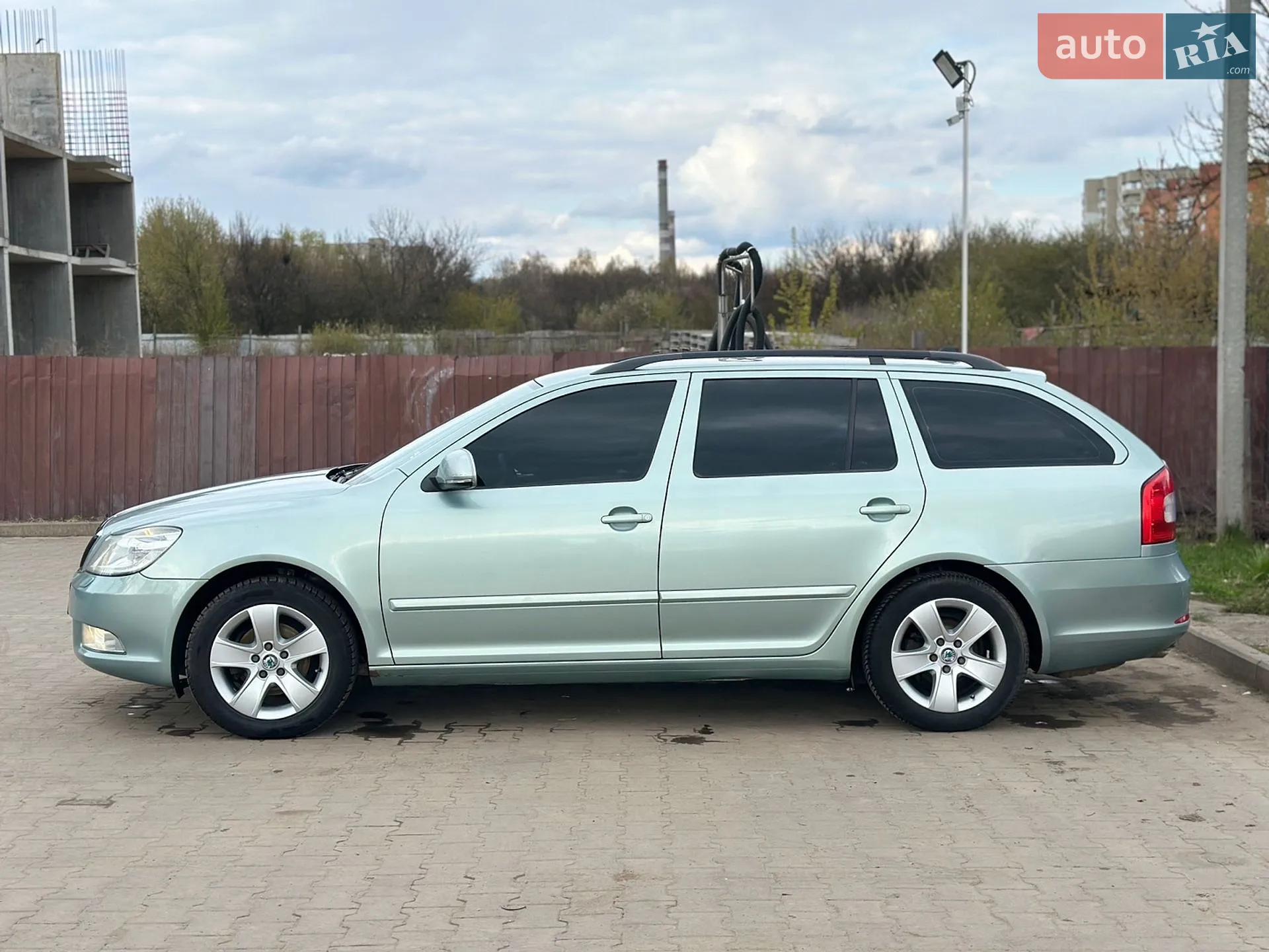 2010 Skoda Octavia - мініатюра 2