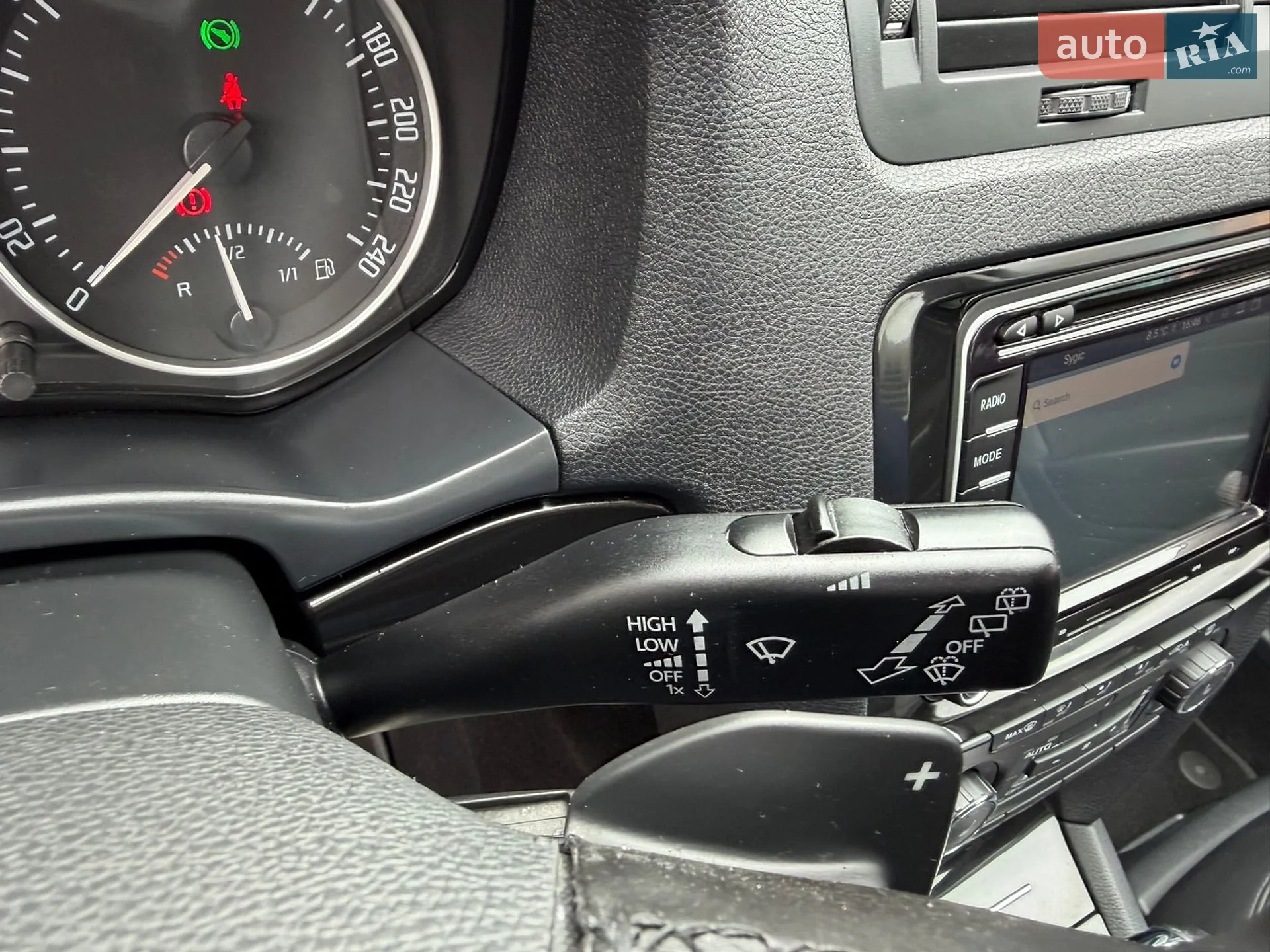 2010 Skoda Octavia - мініатюра 116
