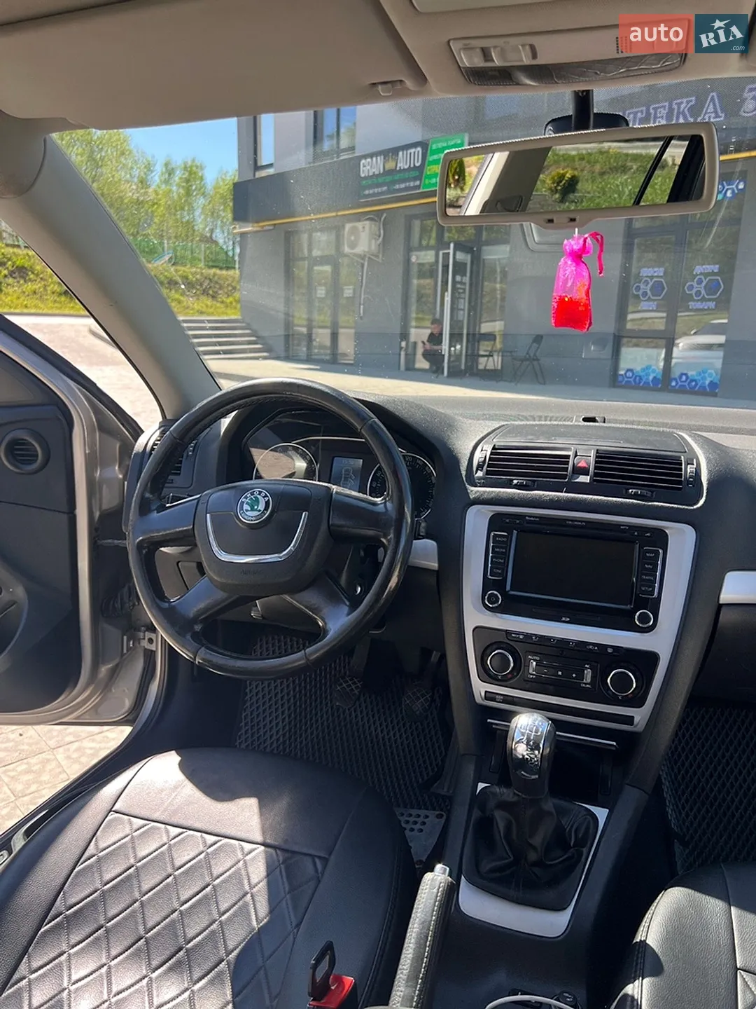2010 Skoda Octavia - мініатюра 11