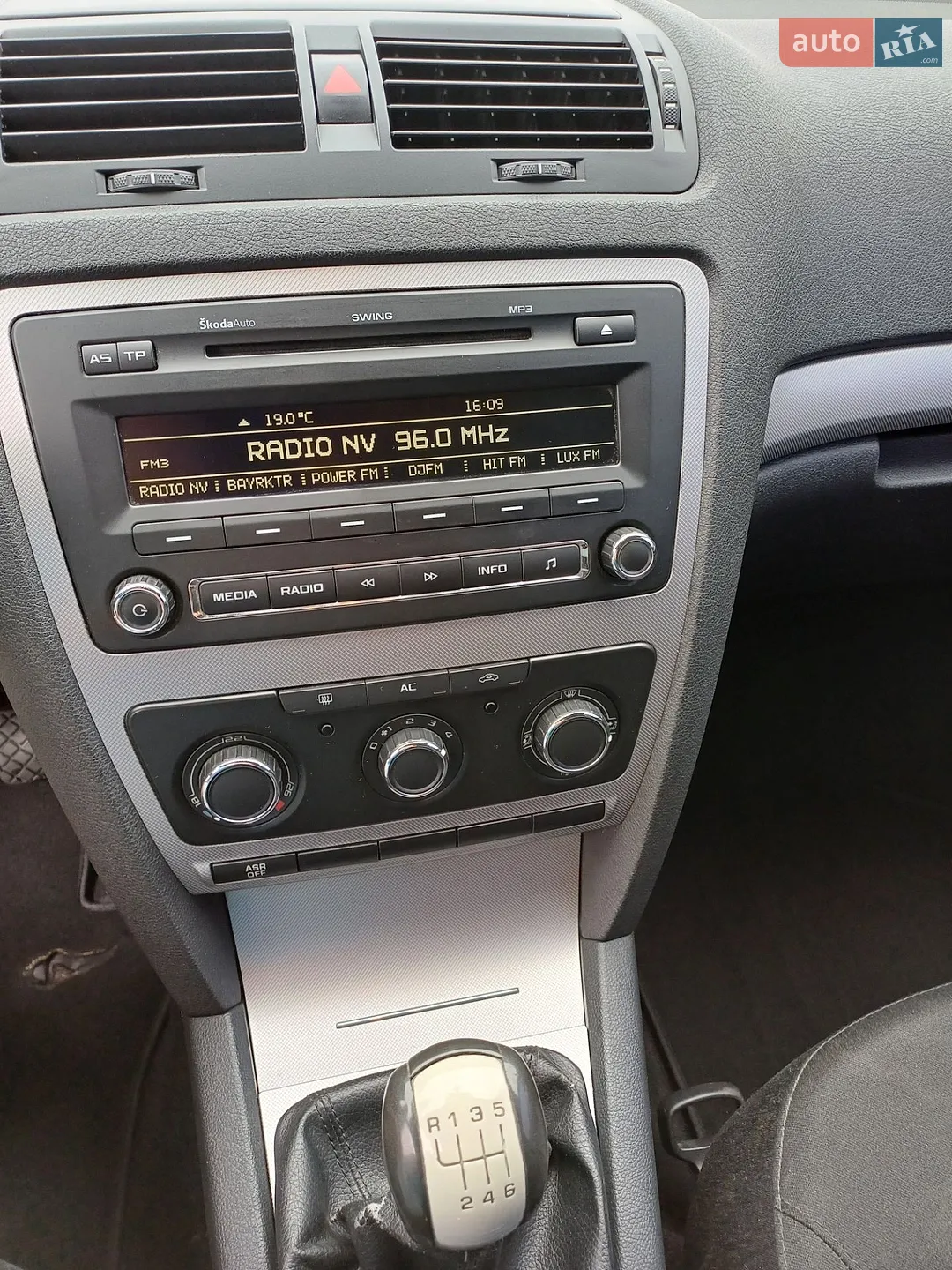 2010 Skoda Octavia - мініатюра 18