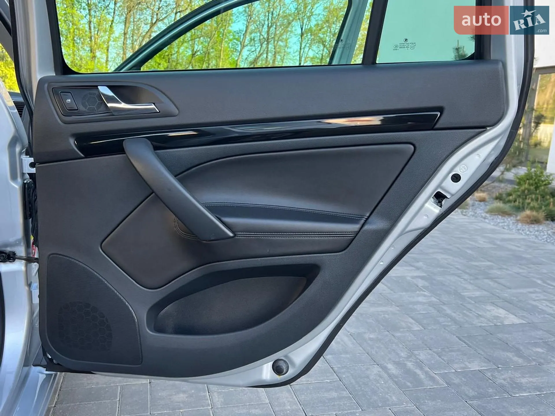 2010 Skoda Octavia - мініатюра 90