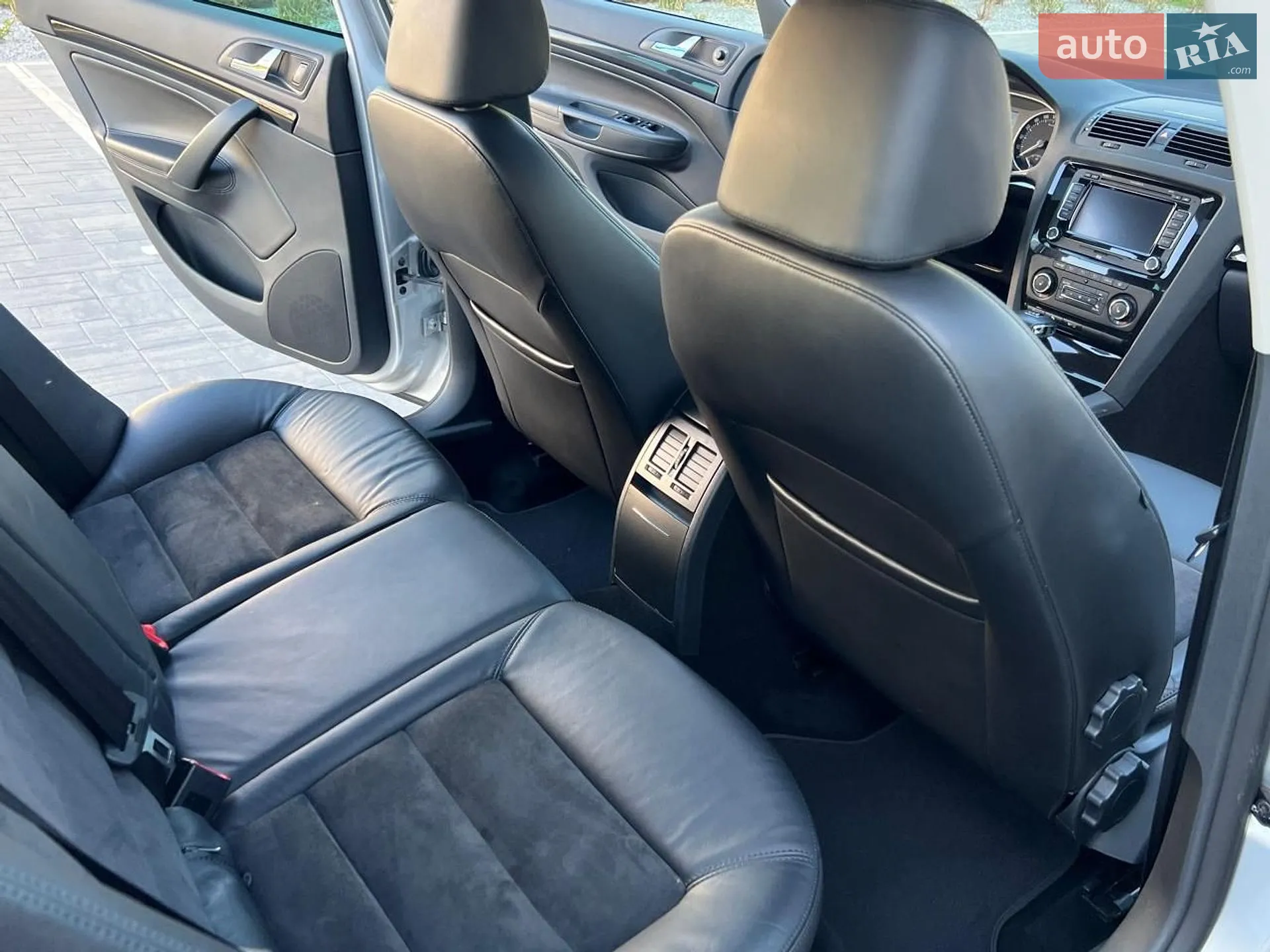 2010 Skoda Octavia - мініатюра 99
