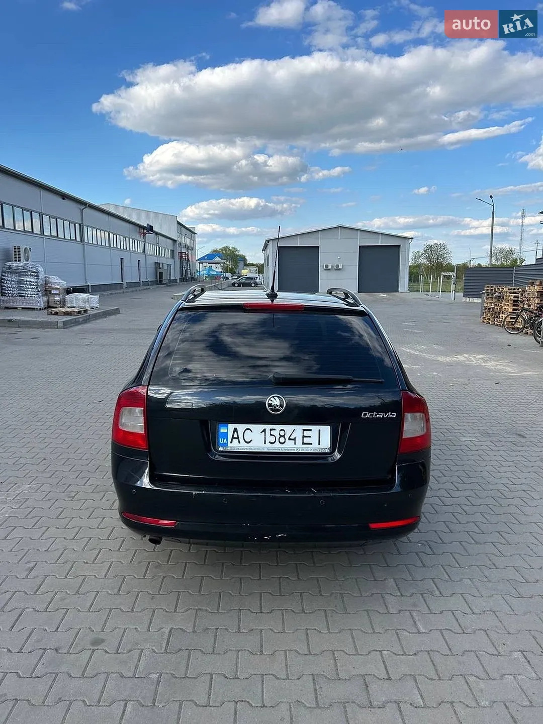 2010 Skoda Octavia - мініатюра 2