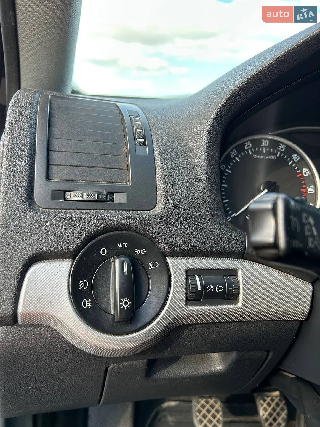 2010 Skoda Octavia - мініатюра 19