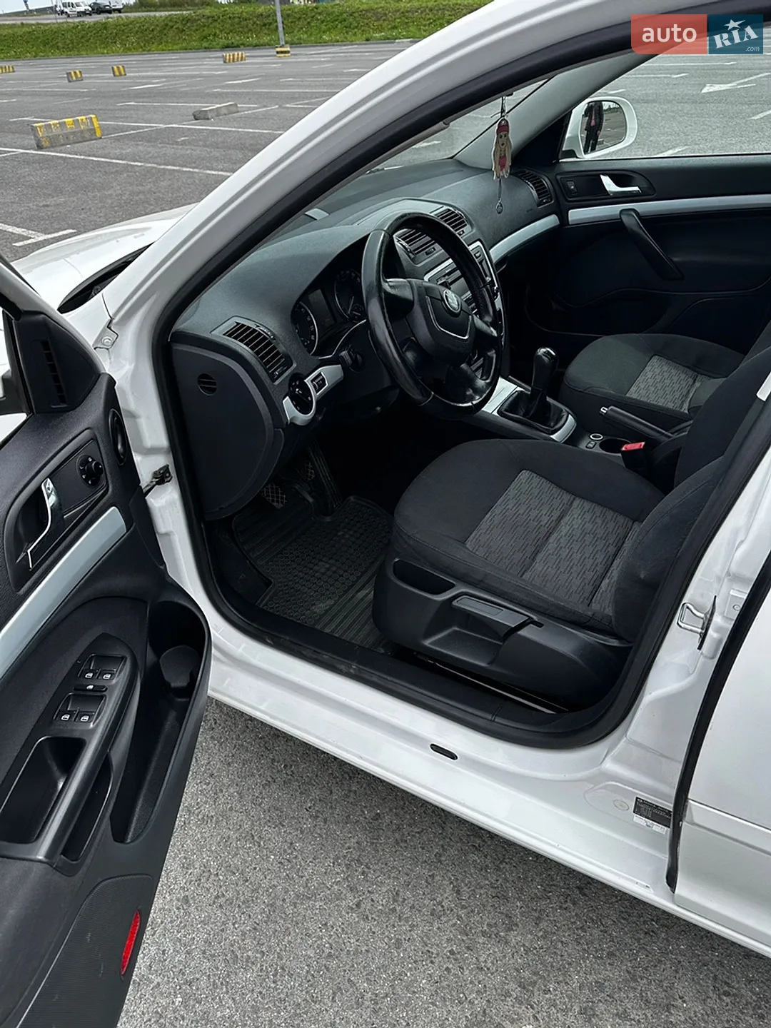 2010 Skoda Octavia - мініатюра 17
