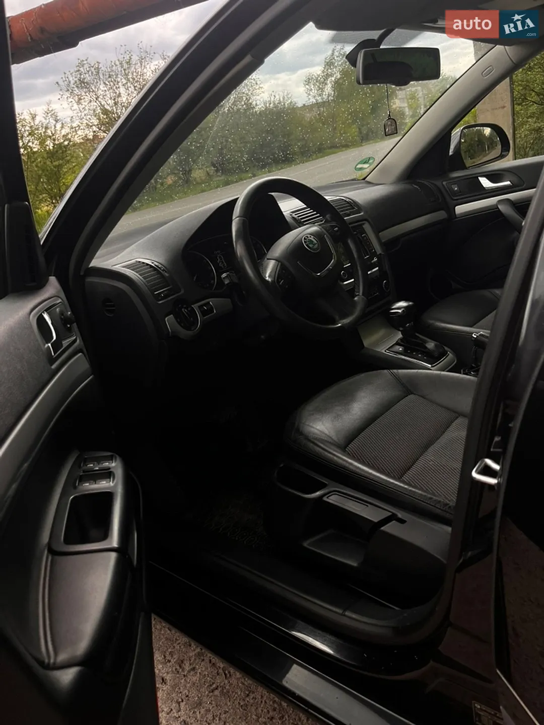 2010 Skoda Octavia - мініатюра 12