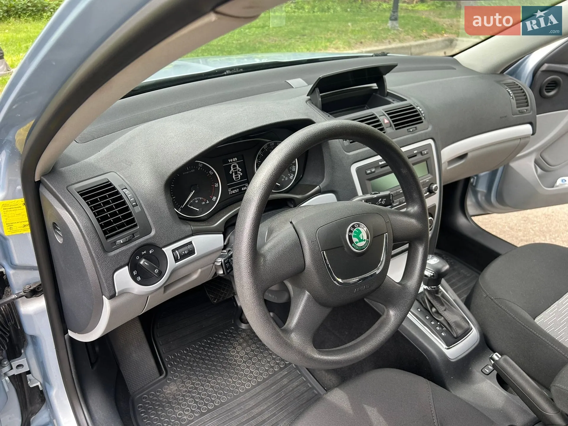 2010 Skoda Octavia - мініатюра 18