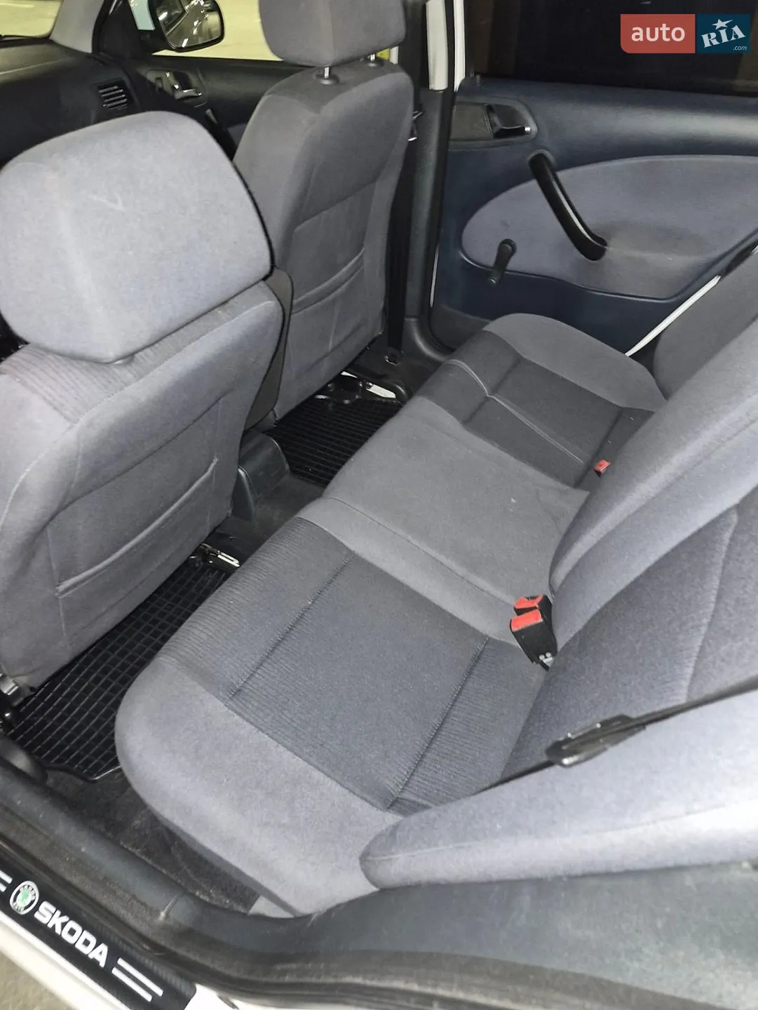 2010 Skoda Octavia - мініатюра 2