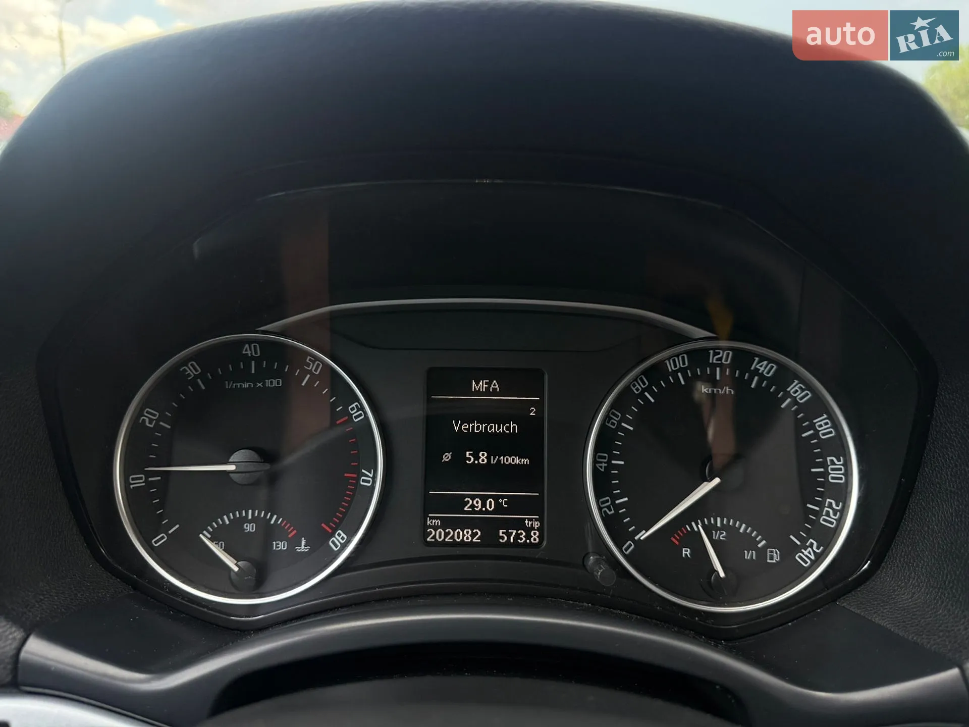 2010 Skoda Octavia - мініатюра 15