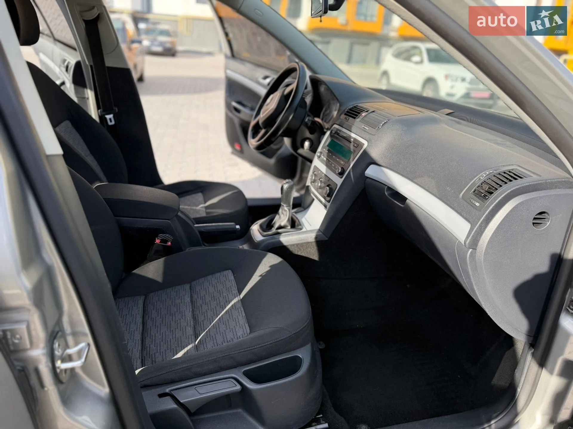 2010 Skoda Octavia - мініатюра 19