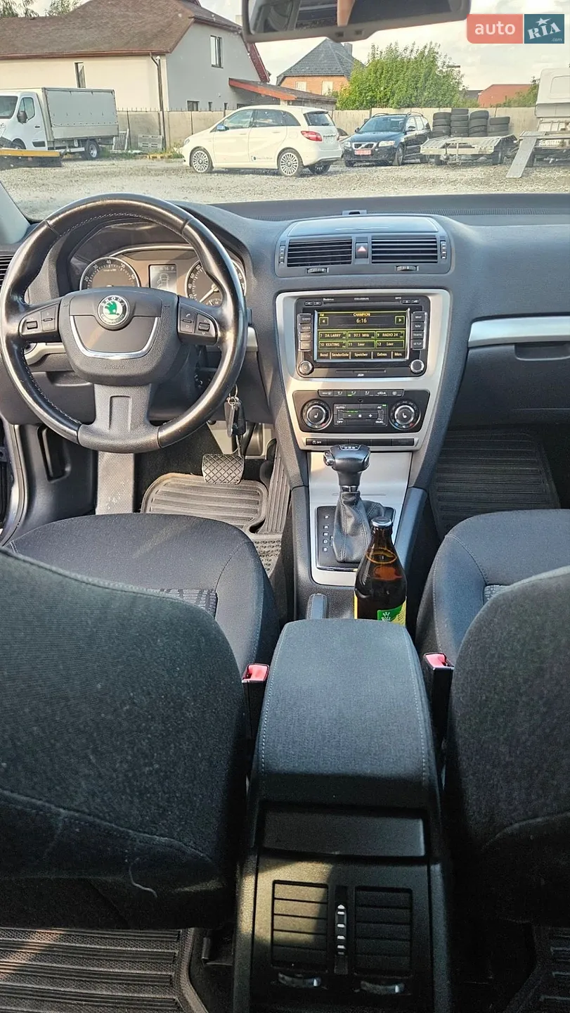 2010 Skoda Octavia - мініатюра 13