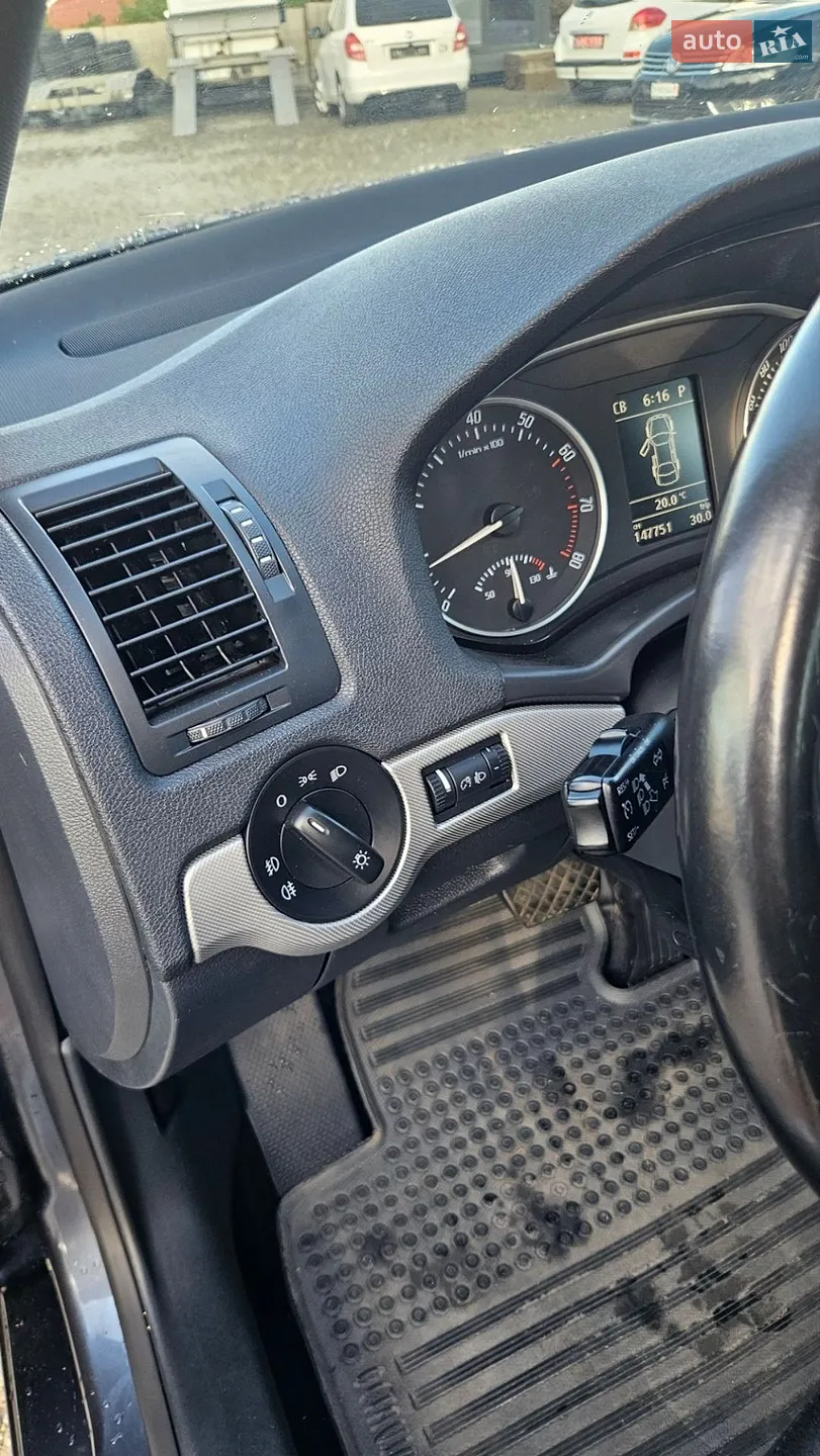 2010 Skoda Octavia - мініатюра 17