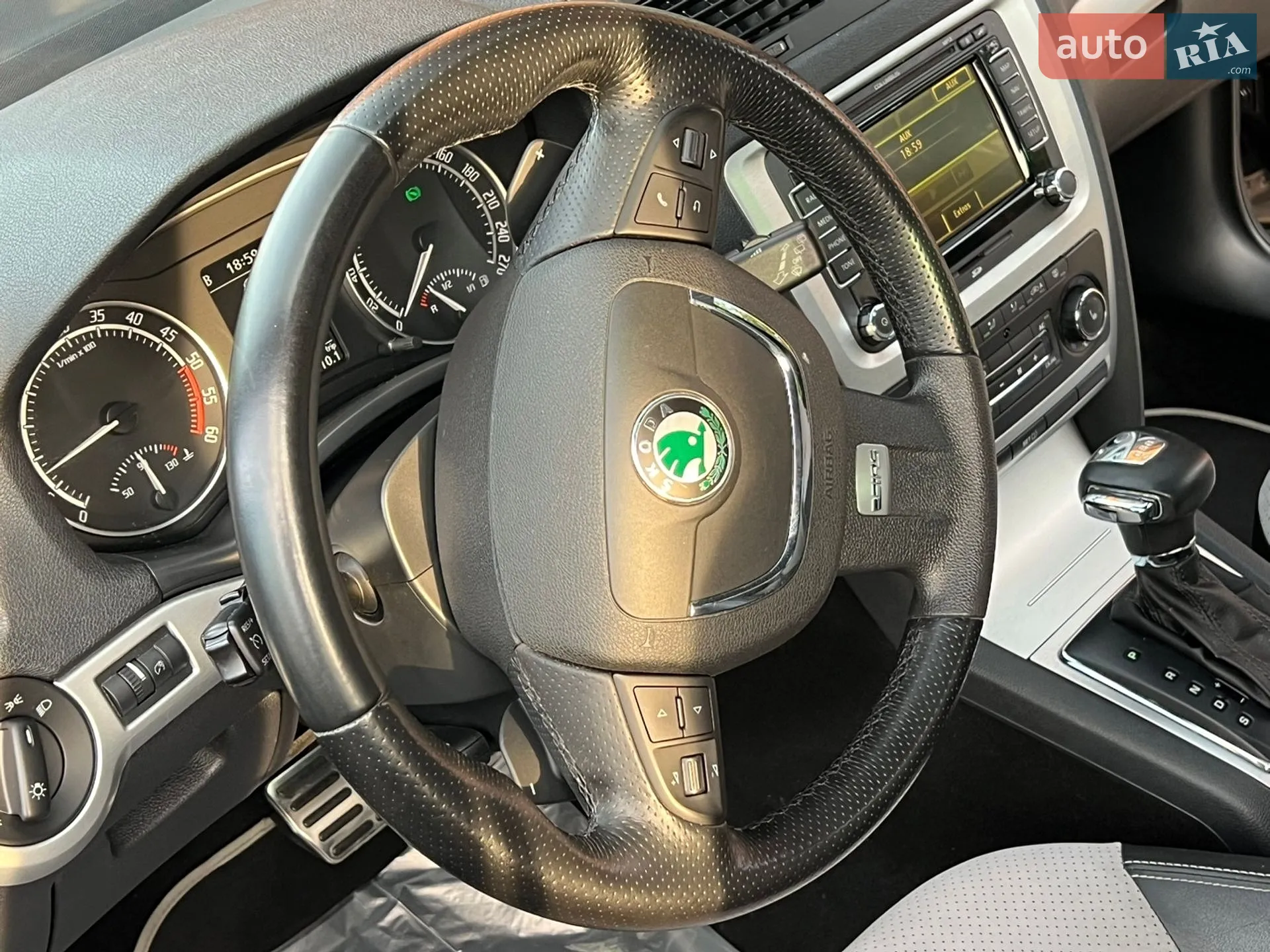 2010 Skoda Octavia - мініатюра 51