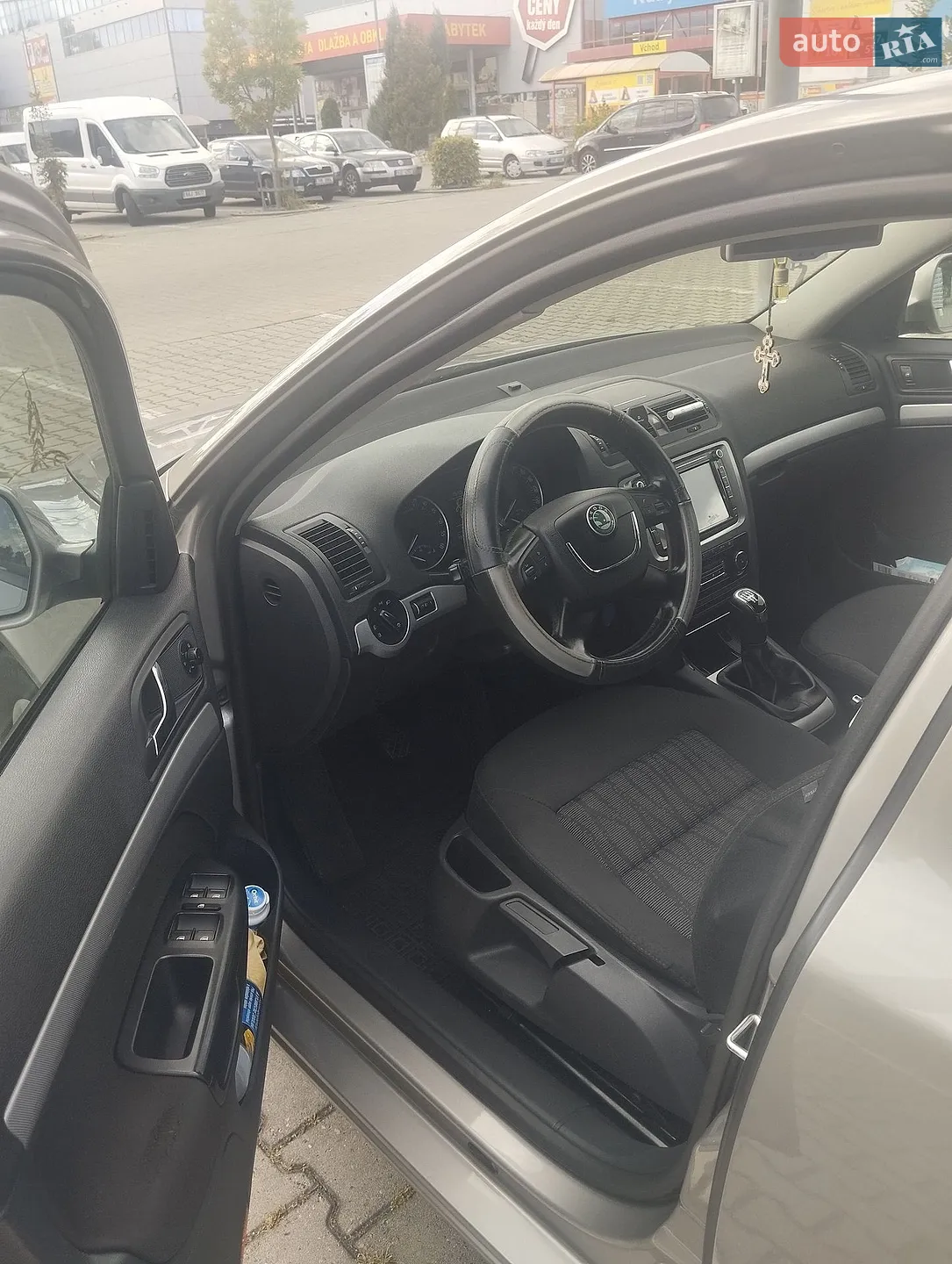 2010 Skoda Octavia - мініатюра 8