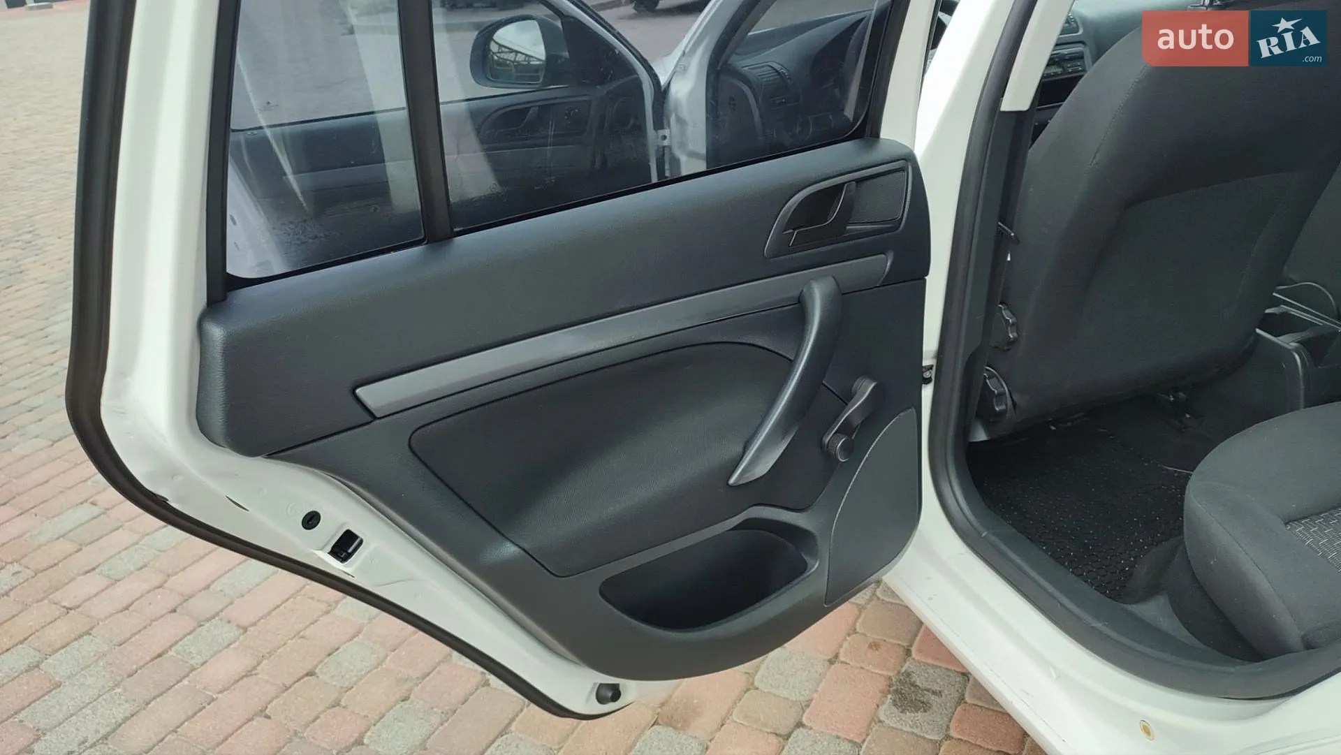 2011 Skoda Octavia - мініатюра 51