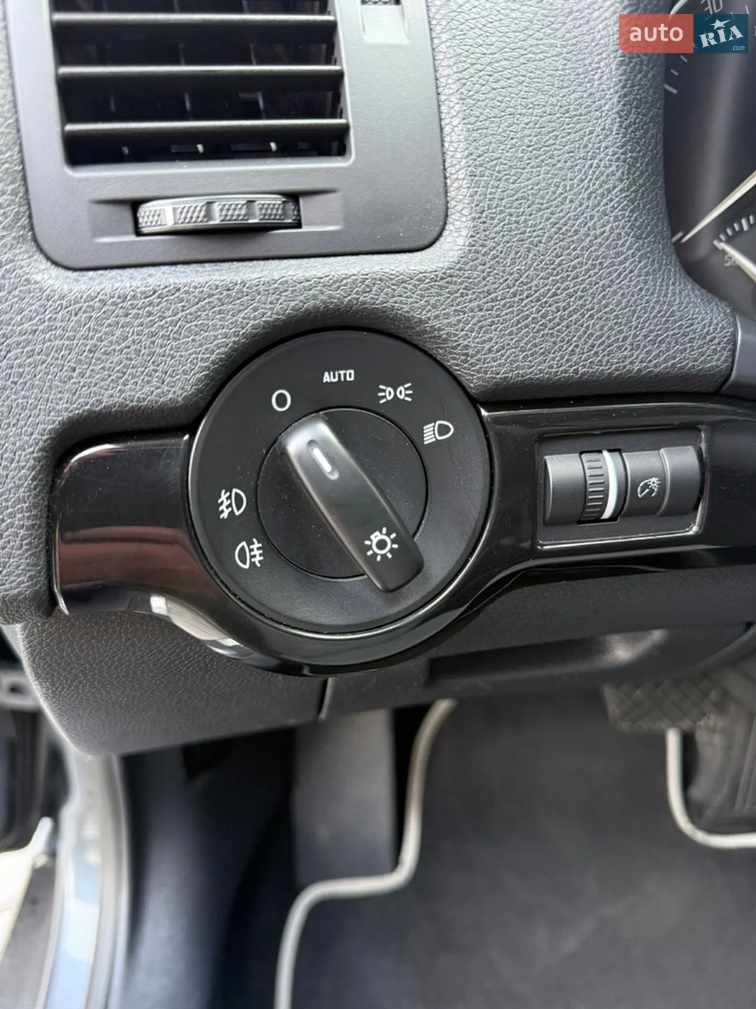2010 Skoda Octavia - мініатюра 43