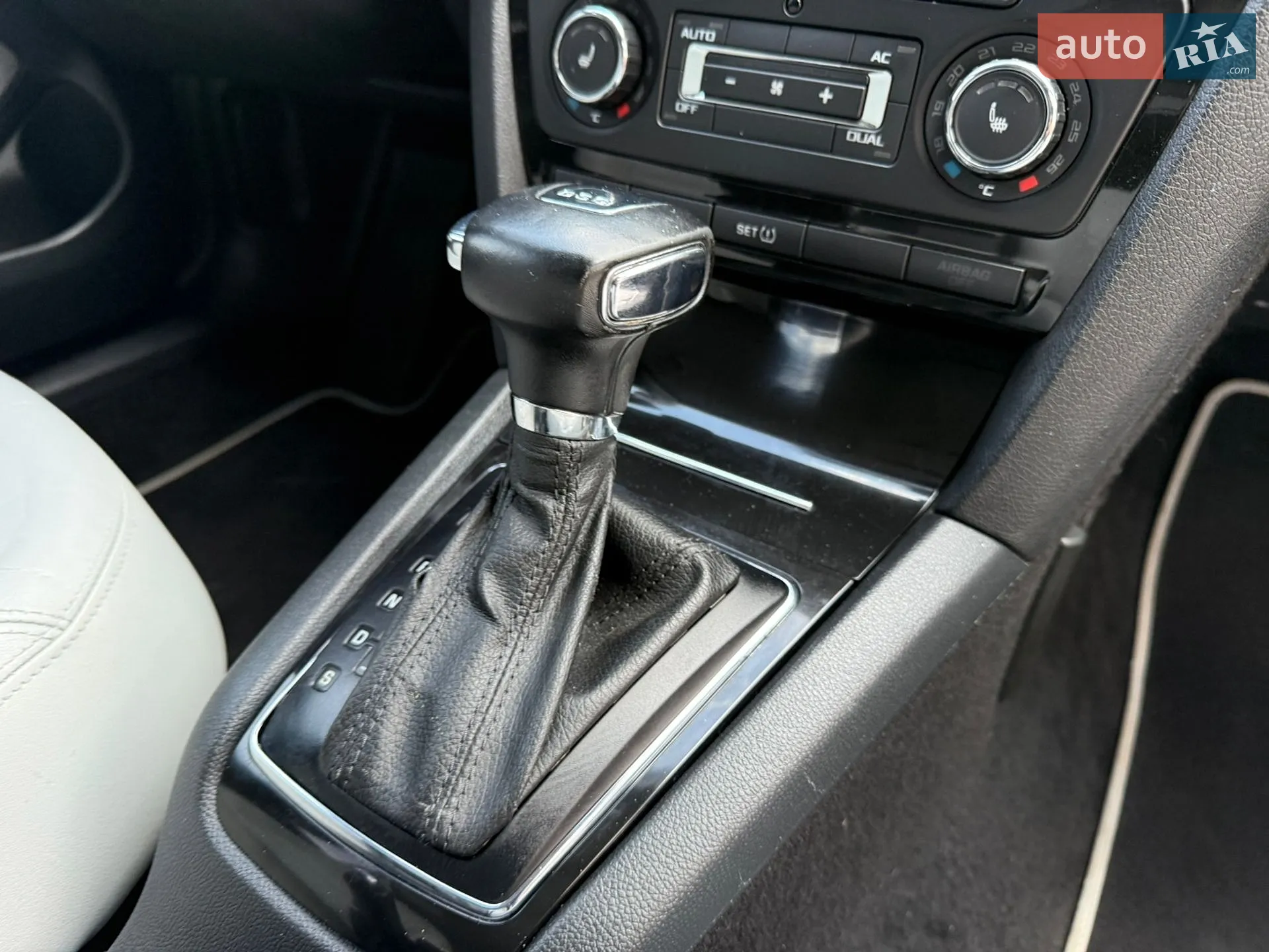 2010 Skoda Octavia - мініатюра 63