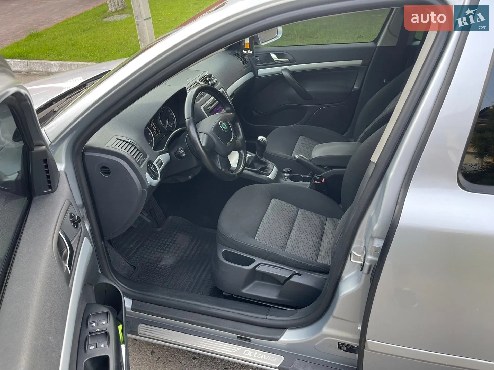Skoda Octavia 2010 VIN TMBHK61Z7A2103970 фото оголошення 9 з 14