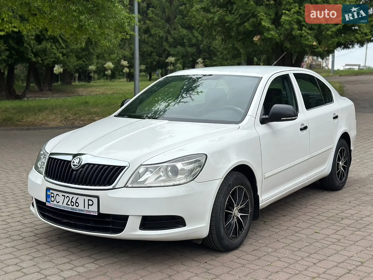 2010 Skoda Octavia - мініатюра 17