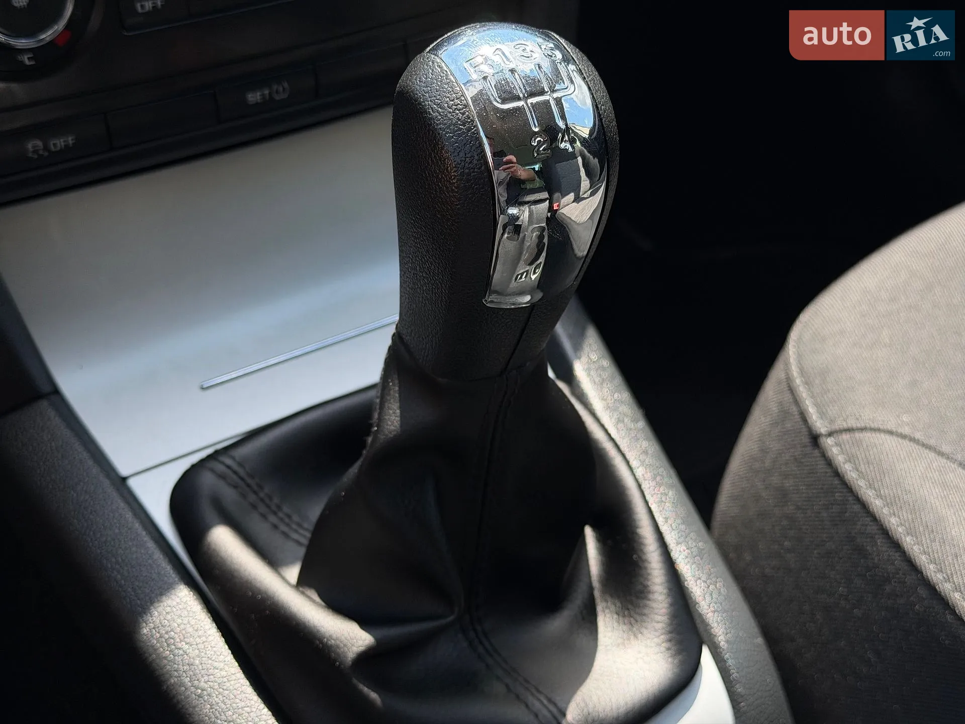 2010 Skoda Octavia - мініатюра 48