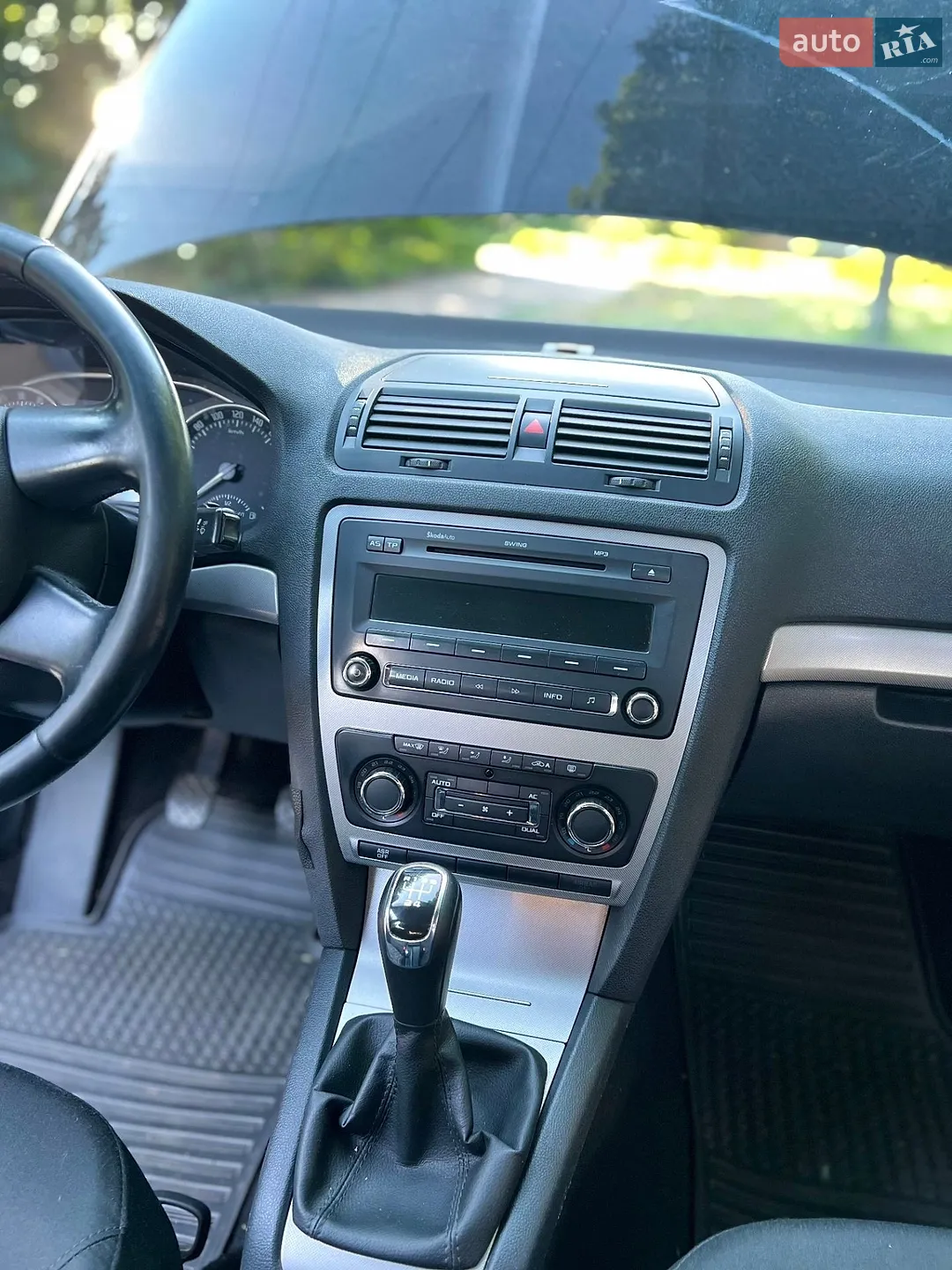 2010 Skoda Octavia - мініатюра 15