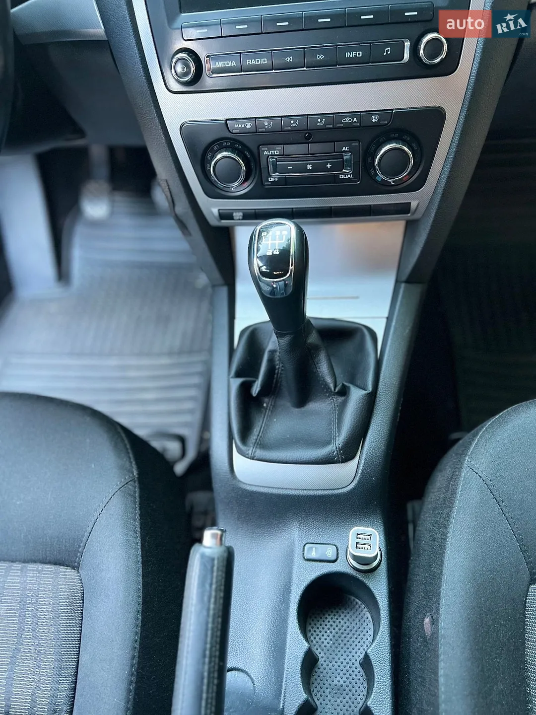 2010 Skoda Octavia - мініатюра 16