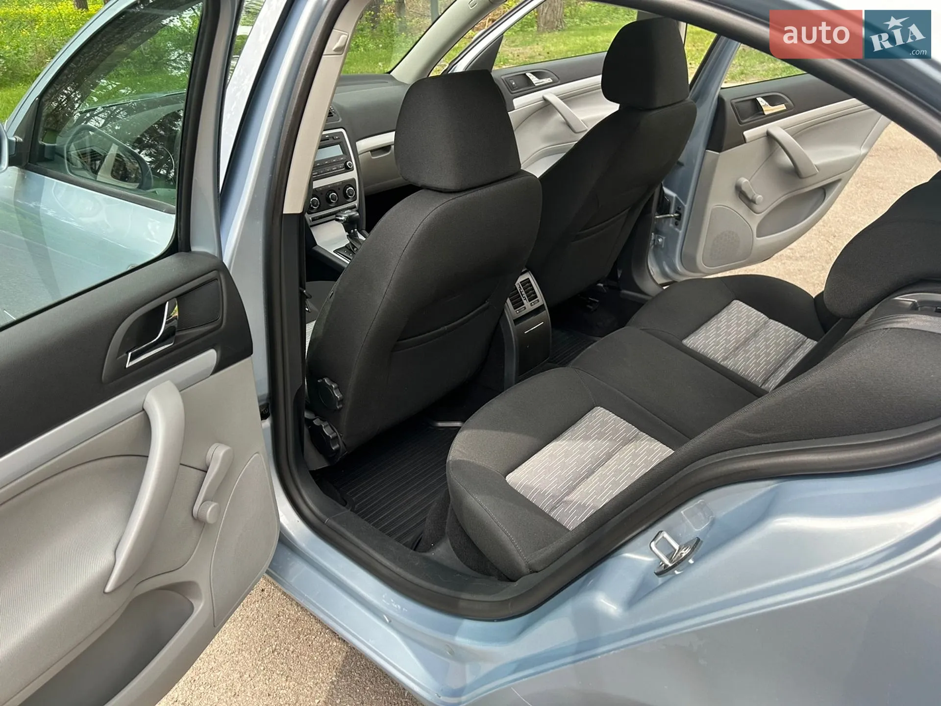 2010 Skoda Octavia - мініатюра 15