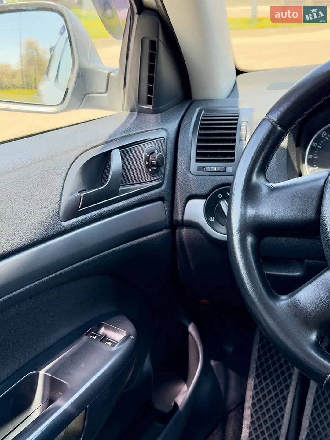 2010 Skoda Octavia - мініатюра 22